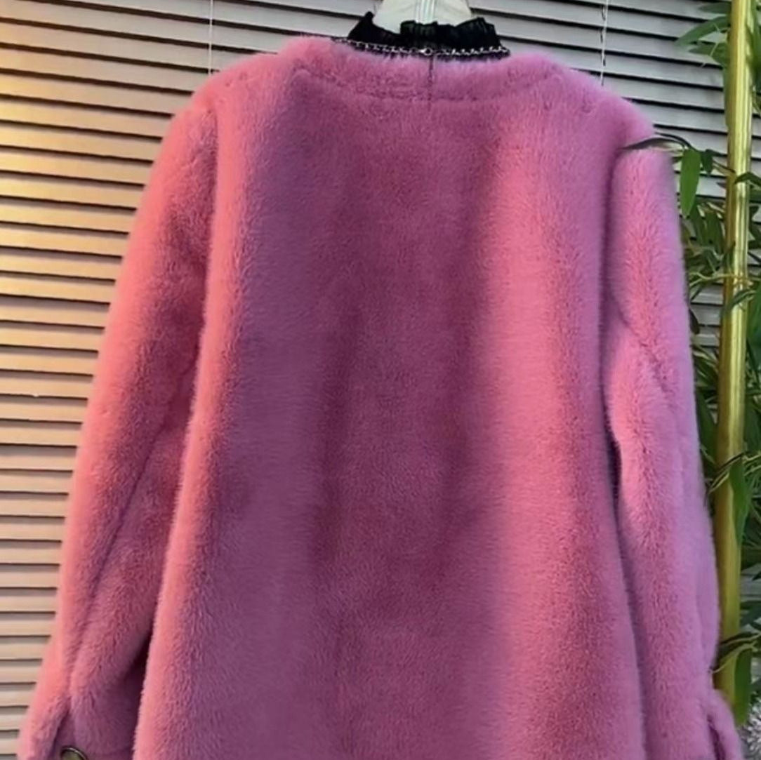 Elegant dobbeltspent jakke i pelslook for dame – beige og svart