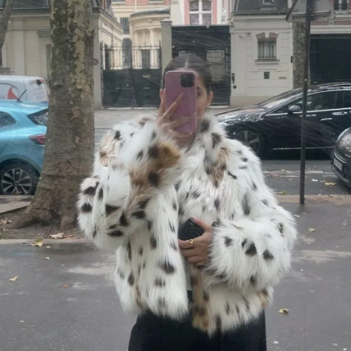 Kort fuskepelsjakke med leopardmønster og ståkrage for dame – lett vattert