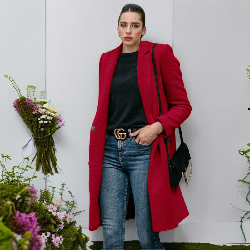Elegant og behagelig kåpe for dame – figursydd med knappedetaljer
