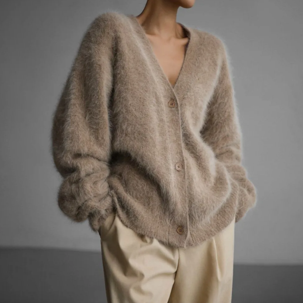 Myk strikkejakke for dame – tidløs og allsidig cardigan i nøytrale farger