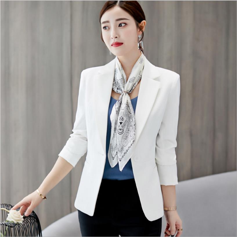 Kort slim fit blazer med lommer for dame – kontorblazer med hakkrage og én knapp