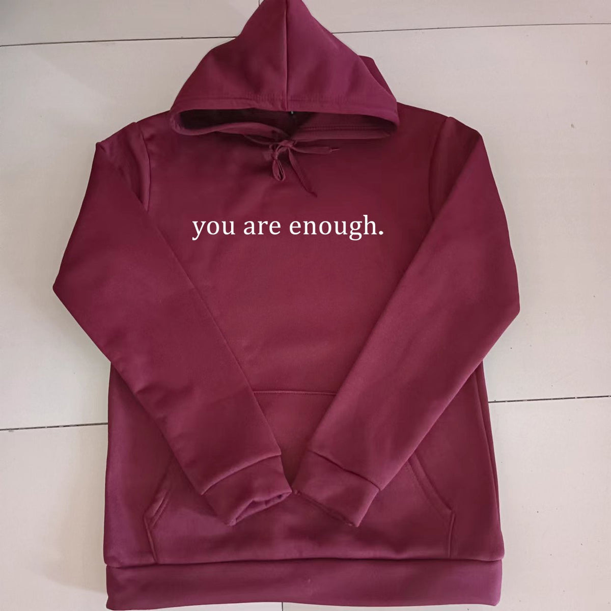 Unisex hettegenser med trykt budskap – myk hoodie i ti farger