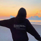 Unisex hettegenser med trykt budskap – myk hoodie i ti farger