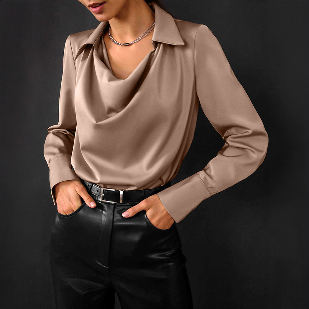 Elegant og feminin bluse for dame – til kontor og fest, blå og hvit