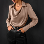Elegant og feminin bluse for dame – til kontor og fest, blå og hvit