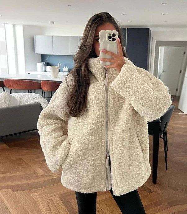 Oversized teddyjakke med ståkrage og glidelås for dame – beige og brun