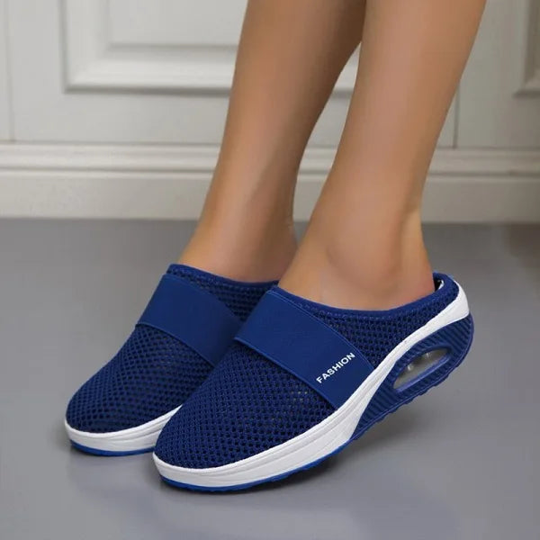Slip-on sko i mesh med kilesåle og åpen hæl for dame – åtte farger