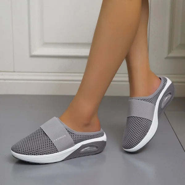 Slip-on sko i mesh med kilesåle og åpen hæl for dame – åtte farger