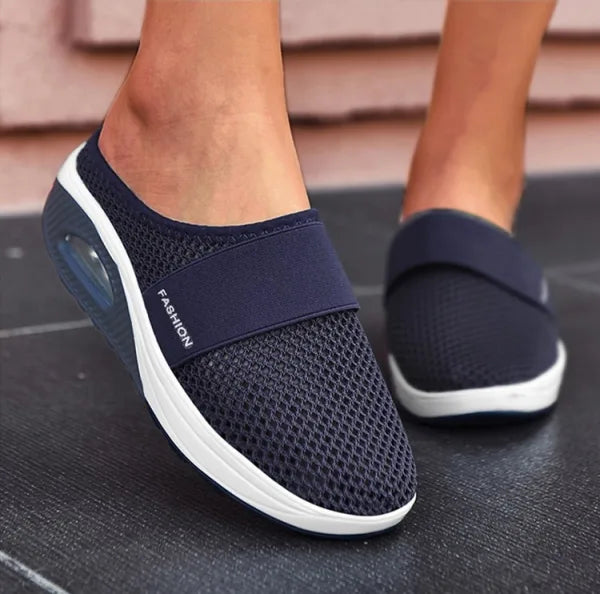 Slip-on sko i mesh med kilesåle og åpen hæl for dame – åtte farger