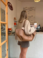 Romslig vintage tote bag i kalveskinn for dame – skulderveske med mykt fôr