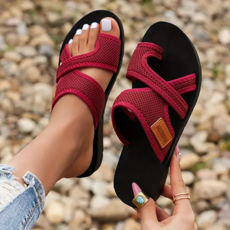 Slip-on sandaler med mesh-remmer og tåring for dame – flate og lette