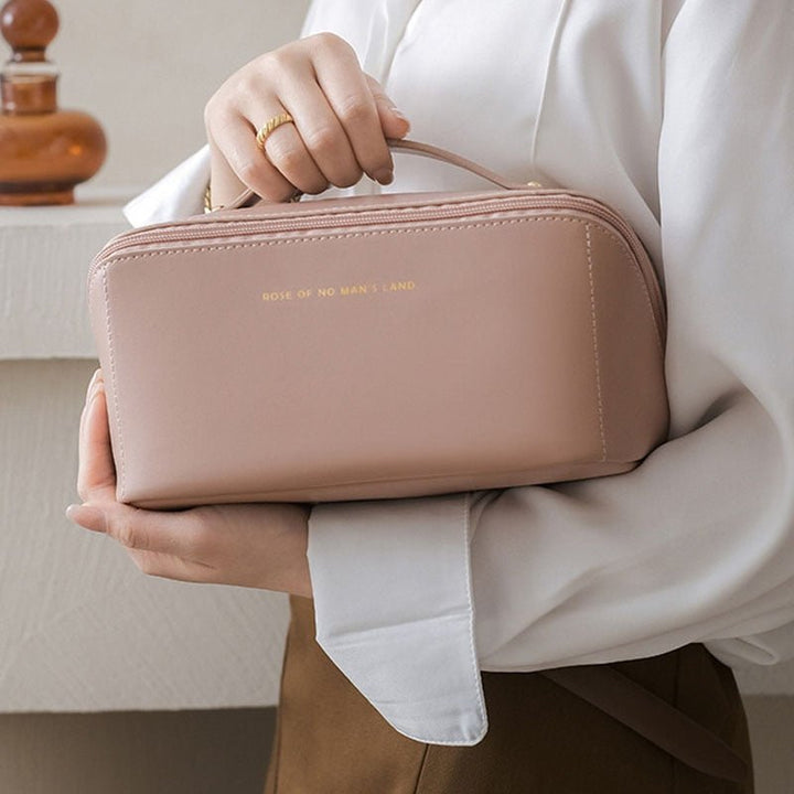 Elegant sminkeveske i skinnlook for dame – romslig toalettveske, rosa og brun
