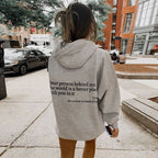 Unisex hettegenser med trykt budskap – myk hoodie i ti farger