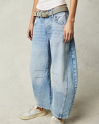Rett jeans for dame – klassisk straight leg i svart, blå og lys turkis
