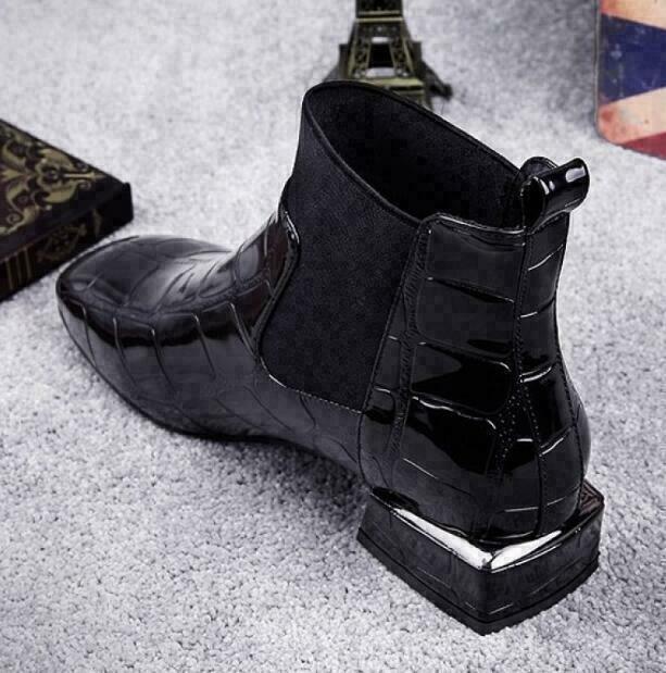 Svarte ankelstøvler med blokkhæl for dame – sklisikker gummisåle