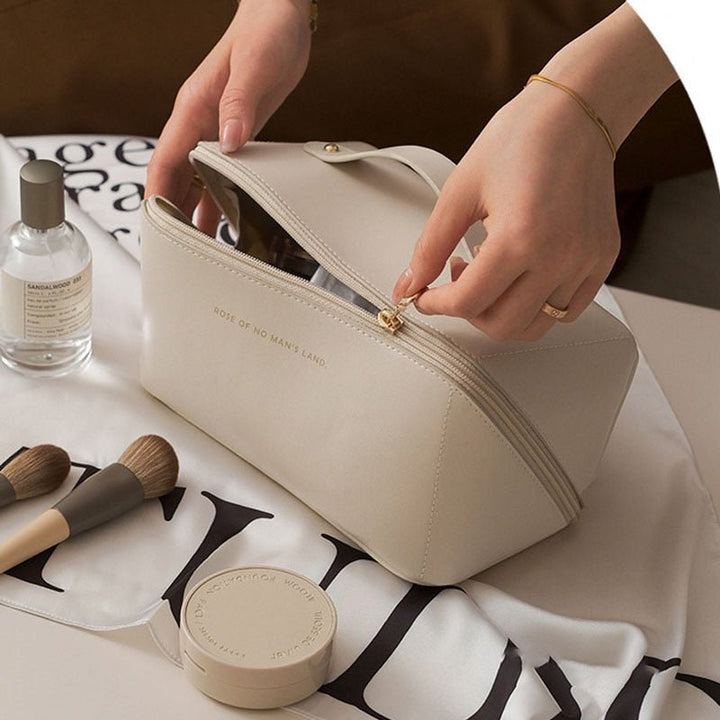 Elegant sminkeveske i skinnlook for dame – romslig toalettveske, rosa og brun